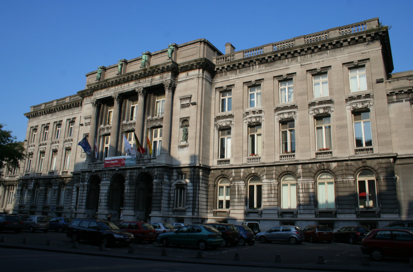 烈日大學(xué) 烈日大學(xué)