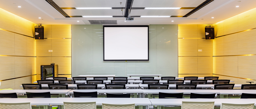 報考新聞傳播學高級研修班免試入學的嗎？