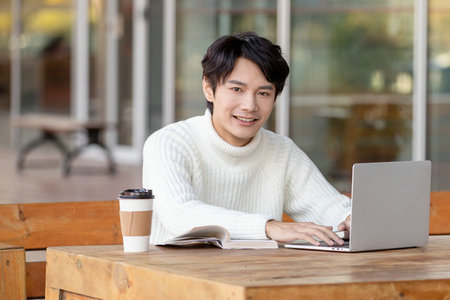 首都經(jīng)濟(jì)貿(mào)易大學(xué)在職研究生證書