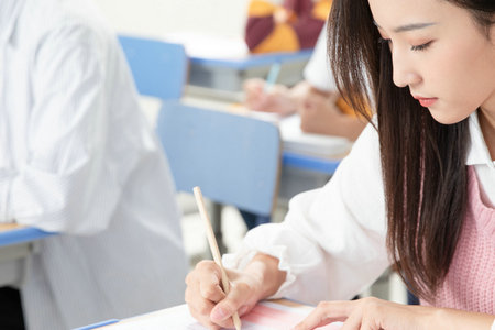 單證在職研究生什么時候報名