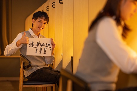 可以跨專業(yè)報考大連大學(xué)在職研究生嗎？