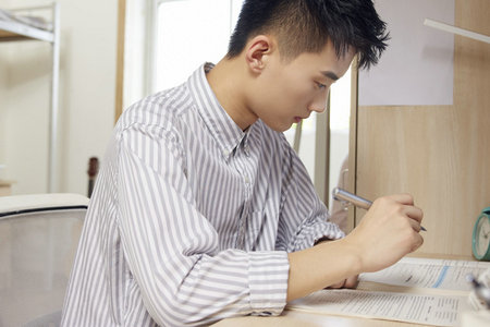 報考俄語筆譯非全日制研究生需要滿足什么條件 報考俄語筆譯非全日制研究生需要滿足什么條件