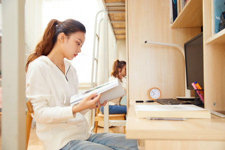 西班牙阿爾卡拉大學(xué)畢業(yè)獲得什么證書