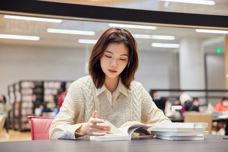 廣東財(cái)經(jīng)大學(xué)金融專碩需要參加考試