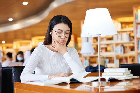 西班牙馬德里康普頓斯大學國際碩士報考條件