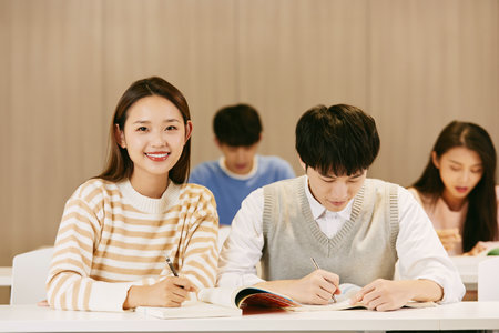 美國羅商大學考試科目