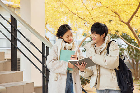 英國威爾士三一圣大衛(wèi)大學(xué)考試考什么科目？