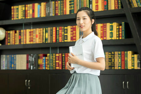 小學教育非全日制研究生學費一年多少錢？