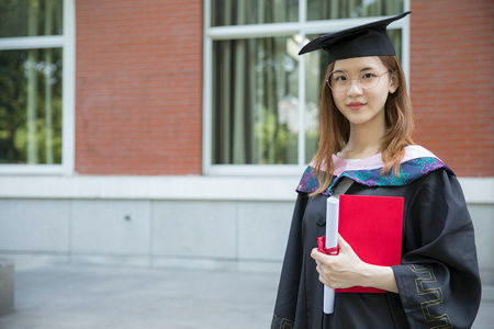 報考職業(yè)經(jīng)理高級研修班需要多少錢，學費貴嗎？