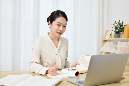 報考應(yīng)用經(jīng)濟(jì)學(xué)高級研修班需要多少錢，學(xué)費(fèi)貴嗎？