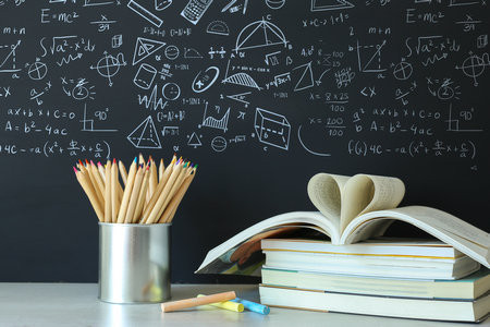 法國巴黎第十二大學在哪里報名？