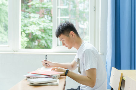 浙江大學(xué)高級(jí)研修班報(bào)考條件及流程 浙江大學(xué)高級(jí)研修班報(bào)考條件及流程