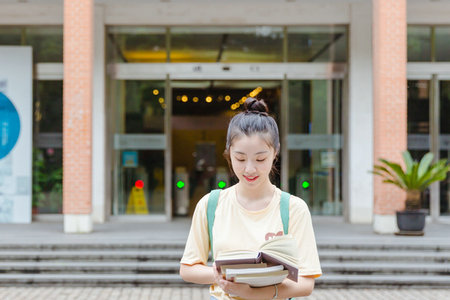 維克加泰羅尼亞中央大學(xué)國(guó)際碩士報(bào)名及考試時(shí)間