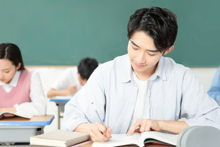 西班牙馬德里康普頓斯大學(xué)是否需要復(fù)試