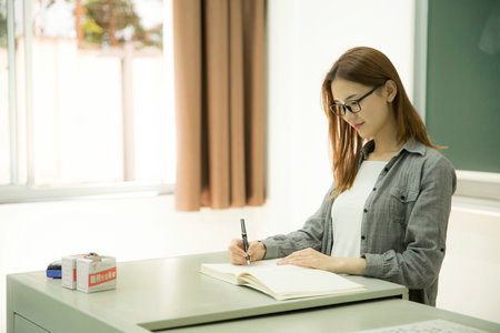 參加新疆師范大學(xué)非全日制研究生復(fù)試需要滿足什么條件？