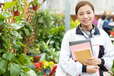 西安財(cái)經(jīng)大學(xué)非全日制研究生過了線就能上嗎？