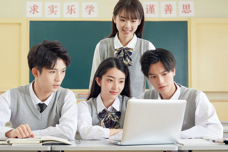 新疆師范大學(xué)非全日制研究生分?jǐn)?shù)線在哪里看？