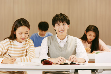 胡安卡洛斯國王大學國際博士招生對象