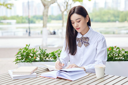 西班牙巴塞羅那大學招生時間安排