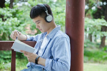 上海對外經(jīng)貿(mào)大學(xué)國際貿(mào)易學(xué)在職研究生招生人群