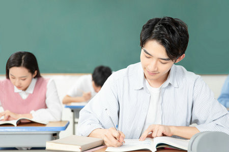 2025年中國傳媒大學在職研究生招生簡章