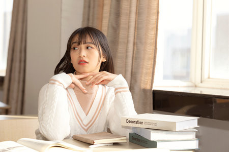 2026羅維拉·依維爾基里大學(xué)國際碩士招生對象有哪些？