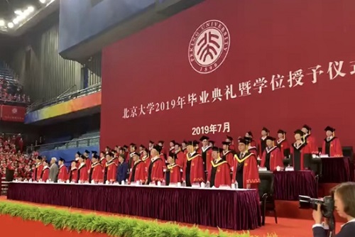 學(xué)位授予儀式.jpg 學(xué)位授予儀式.jpg