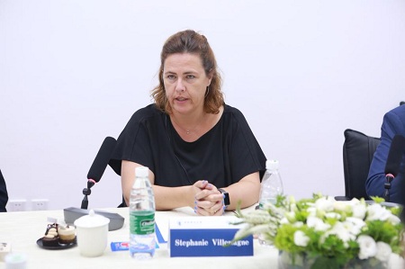 香港中文大學商學院副院長StephanieVillemagne 香港中文大學商學院副院長StephanieVillemagne