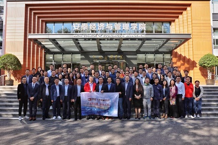 上海交大泰安經(jīng)管學(xué)院合照 上海交大泰安經(jīng)管學(xué)院合照