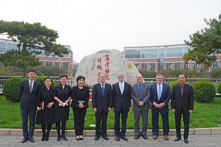 常務校長率代表團一行6人到訪我校 常務校長率代表團一行6人到訪我校