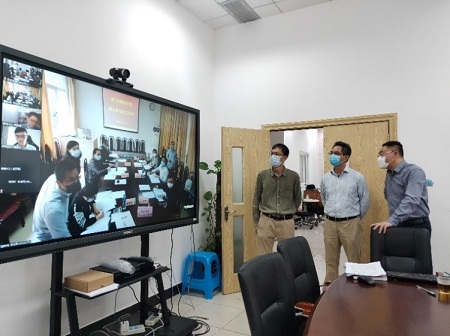 校領(lǐng)導(dǎo)遠(yuǎn)程觀看研究生學(xué)位論文視頻答辯會 校領(lǐng)導(dǎo)遠(yuǎn)程觀看研究生學(xué)位論文視頻答辯會