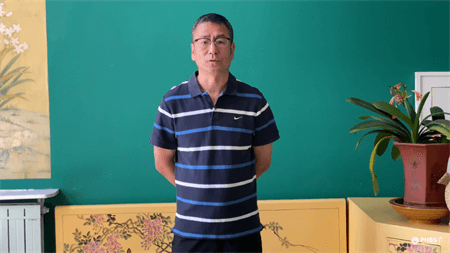 白巖松通過(guò)視頻送上祝福