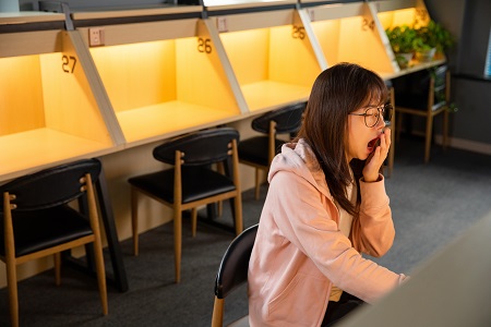 大專能報考中國人民大學金融學在職課程培訓班嗎？