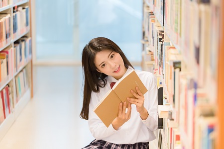 1615450968637561.jpg 攝圖網_501031004_學生圖書館看書(企業商用).jpg