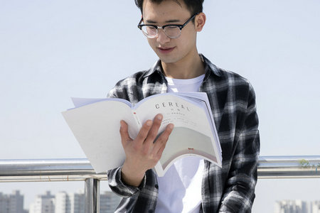 上海對(duì)外經(jīng)貿(mào)大學(xué)在職研究生報(bào)考條件