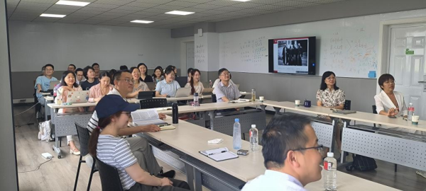 教科院師生認真聽取劉良華教授的學術報告