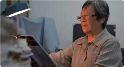 執(zhí)著醫(yī)學(xué)探索，她填補(bǔ)了我國(guó)藥理學(xué)的空白