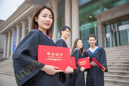 攝圖網_601158528_書本和平板(企業商用) (1).jpg