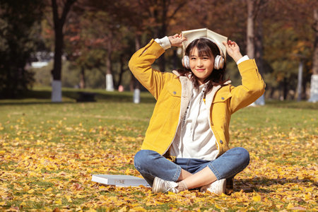 西班牙武康大學考試科目