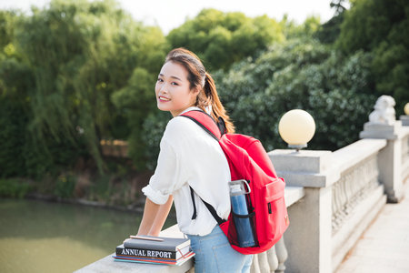 上海外國(guó)語(yǔ)大學(xué)MBA報(bào)考條件及流程