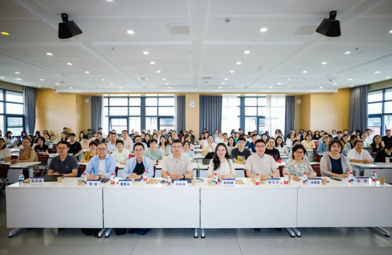 浙江大學(xué)心理與行為科學(xué)系舉辦AI Native時(shí)代：心理學(xué)走進(jìn)產(chǎn)業(yè)場景”導(dǎo)師沙龍暨優(yōu)秀系友報(bào)告會(huì)